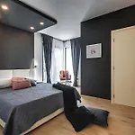Orion - Private Heated Pool, Sauna & Jacuzzi