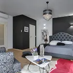 Orion - Private Heated Pool, Sauna & Jacuzzi Villa