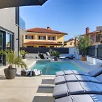 Orion - Private Heated Pool, Sauna & Jacuzzi Villa *