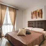 Orion - Private Heated Pool, Sauna & Jacuzzi