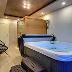 Villa Orion - Private Heated Pool, Sauna & Jacuzzi *