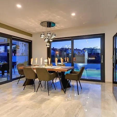 Willa Orion - Private Heated Pool, Sauna & Jacuzzi *