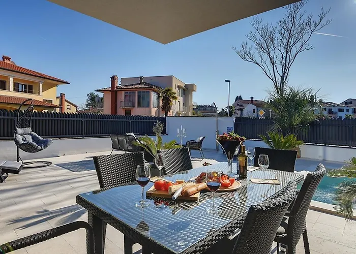 Villa Orion - Private Heated Pool, Sauna & Jacuzzi