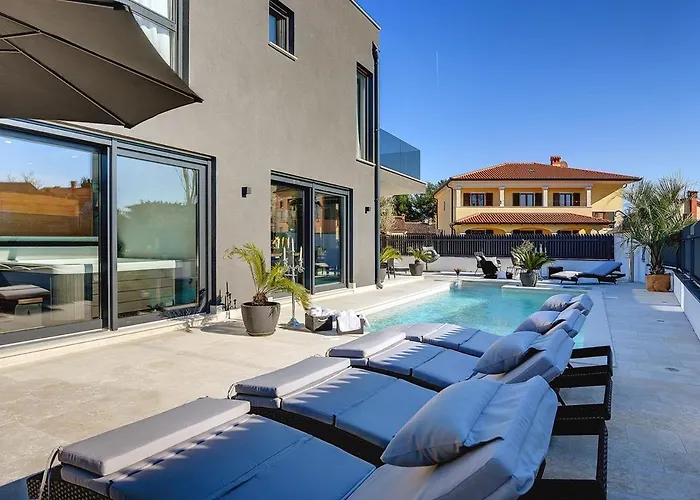 Orion - Private Heated Pool, Sauna & Jacuzzi Villa