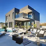 Vila Orion - Private Heated Pool, Sauna & Jacuzzi