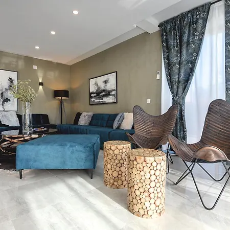 Villa Orion - Private Heated Pool, Sauna & Jacuzzi *