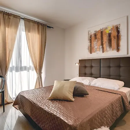 Orion - Private Heated Pool, Sauna & Jacuzzi