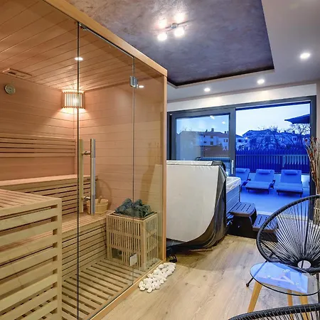 Orion - Private Heated Pool, Sauna & Jacuzzi *