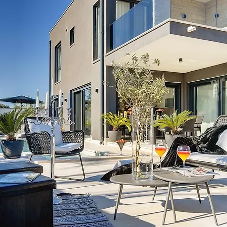 Orion - Private Heated Pool, Sauna & Jacuzzi * Rovinj