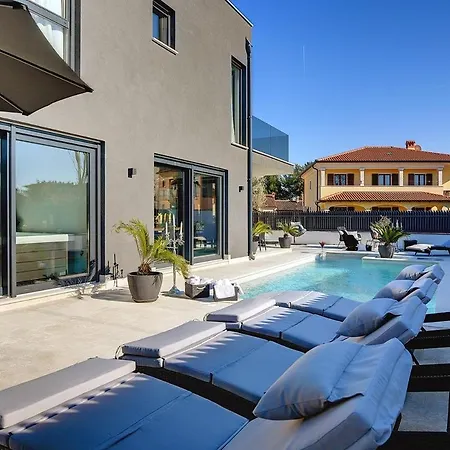 Orion - Private Heated Pool, Sauna & Jacuzzi Villa