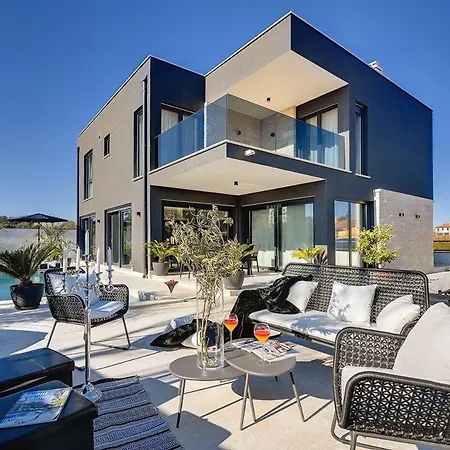Vila Orion - Private Heated Pool, Sauna & Jacuzzi *