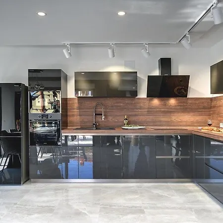 Orion - Private Heated Pool, Sauna & Jacuzzi Rovinj