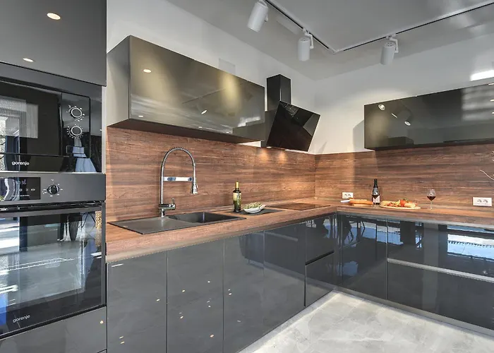 Orion - Private Heated Pool, Sauna & Jacuzzi Ρόβινι