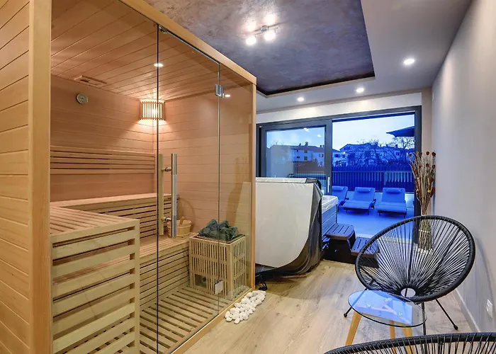 Orion - Private Heated Pool, Sauna & Jacuzzi *