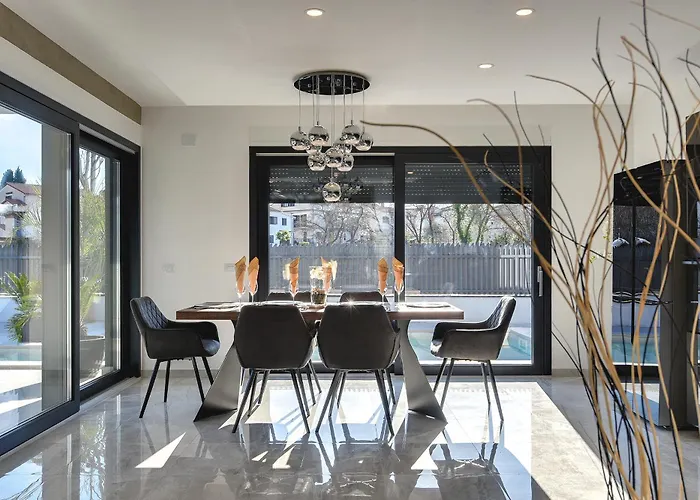 Orion - Private Heated Pool, Sauna & Jacuzzi Ρόβινι