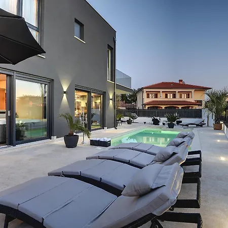 Orion - Private Heated Pool, Sauna & Jacuzzi וילה *