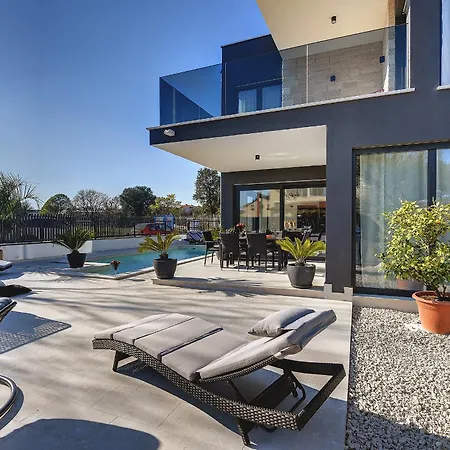 וילה Orion - Private Heated Pool, Sauna & Jacuzzi רוביני
