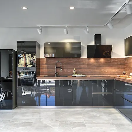 Orion - Private Heated Pool, Sauna & Jacuzzi *