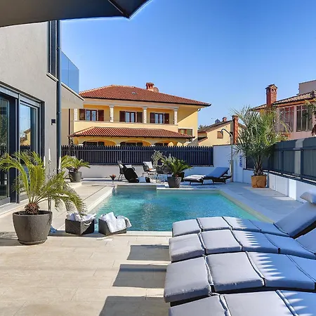 Orion - Private Heated Pool, Sauna & Jacuzzi וילה *