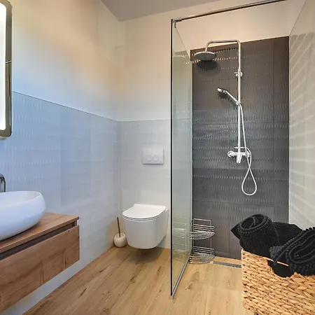 Orion - Private Heated Pool, Sauna & Jacuzzi *