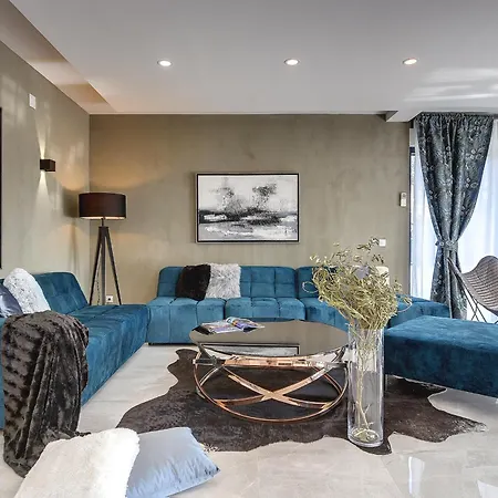 Orion - Private Heated Pool, Sauna & Jacuzzi רוביני